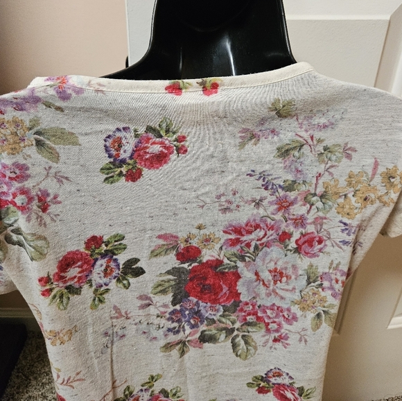 Daytrip Live to Love Floral Scoop Neck T-shirt - Picture 9 of 13